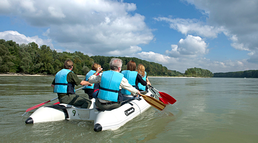 Freizeitboot Ein Boot für die Familie und tollen Urlaub mit Wassererlebnis