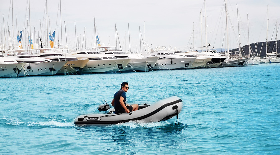 Ein Beiboot oder Tenderboot für eine Yacht oder Boot