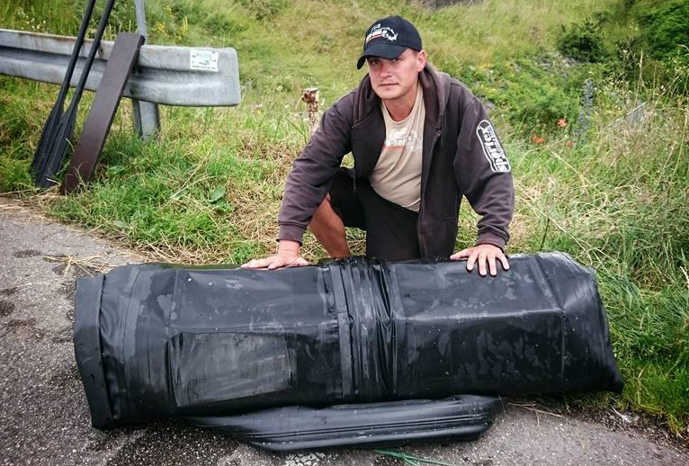 Schlauchboote mit Kasettenboden lassen sich bequem zusammenrollen, ohne den Boden rauszunehmen