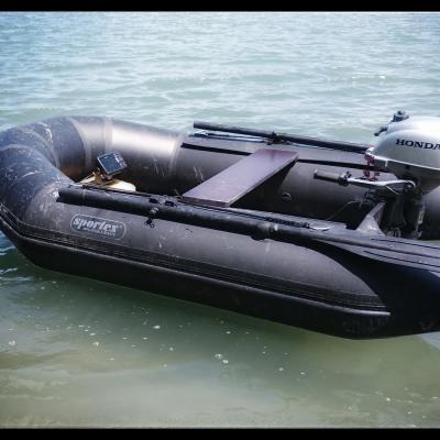 schwarzes Schlauchboot sportex nutria